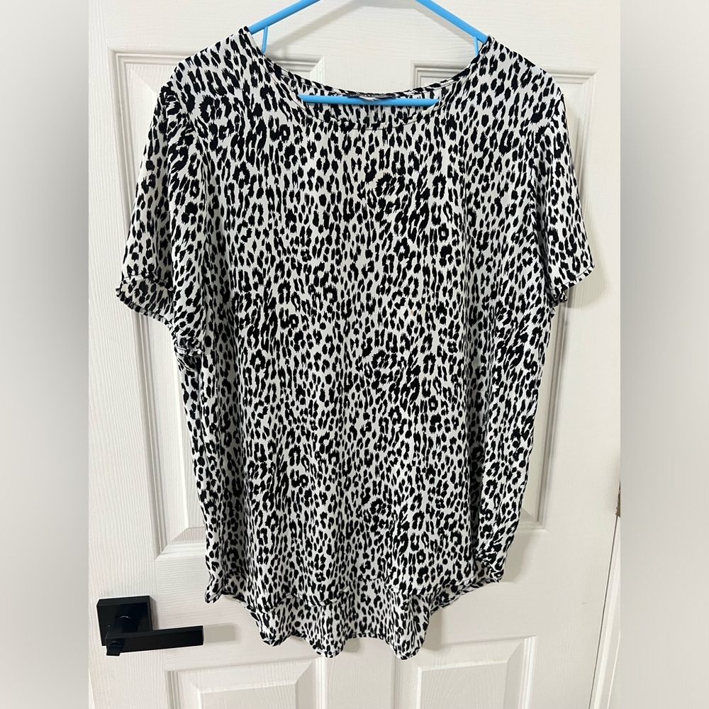Chelsea Theodore Large Blouse White & Black Animal Print Short Sleeve Shirt
